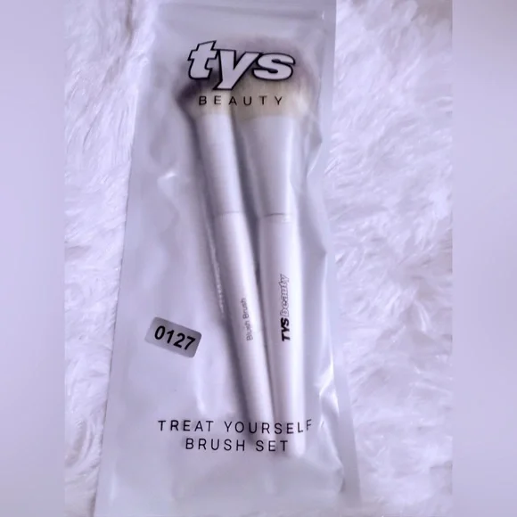 TYS Beauty Treat Yourself Brush Set – 2 Piece | New in Package - Picture 4 of 4